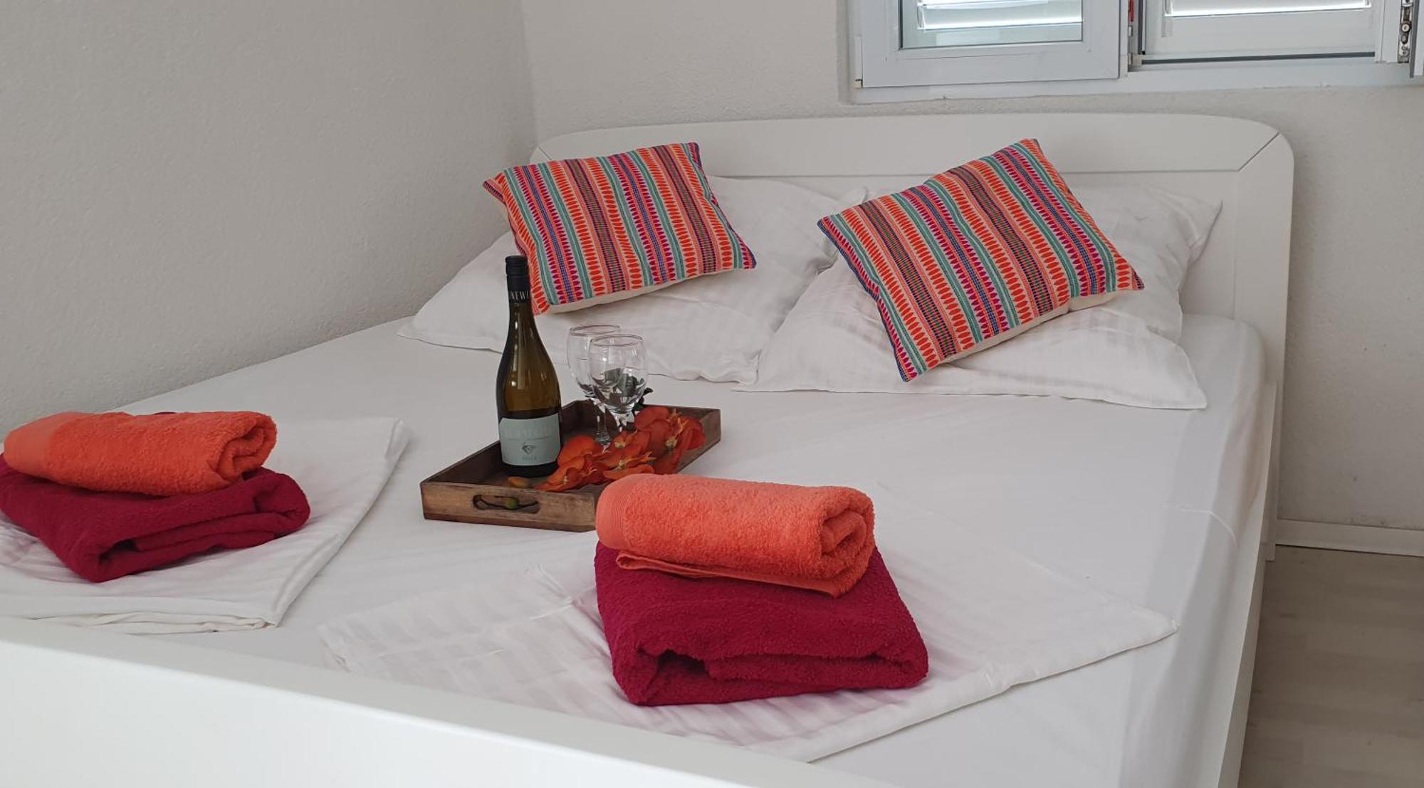 Apartmani Sara Marija Karlobag Exterior foto